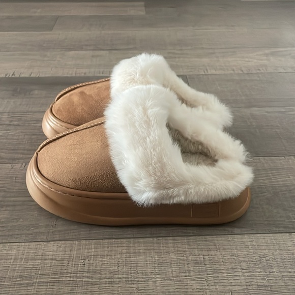 Fluffy slippers - Picture 2 of 2